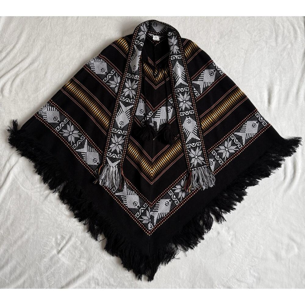 Artesanias Inca Poncho Pullover With Scarf